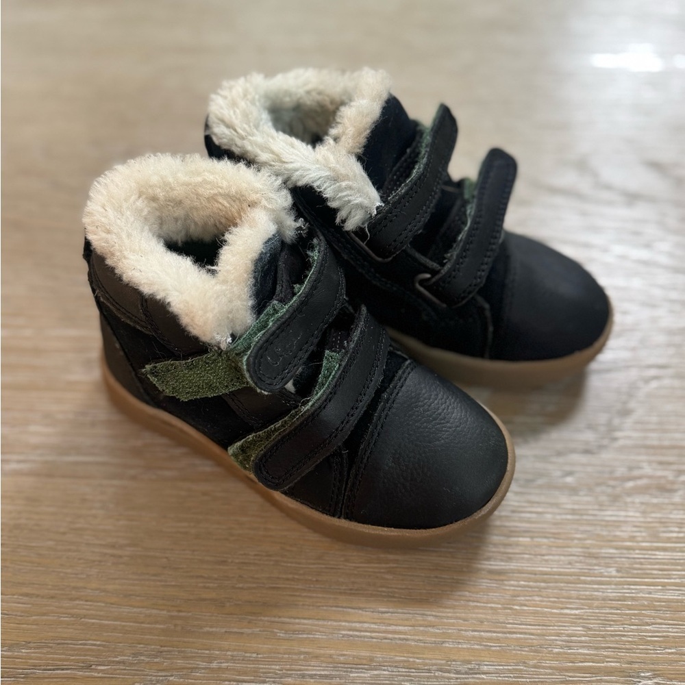 Ugg Rennon high top toddler boys black leather lined booties boots size 6